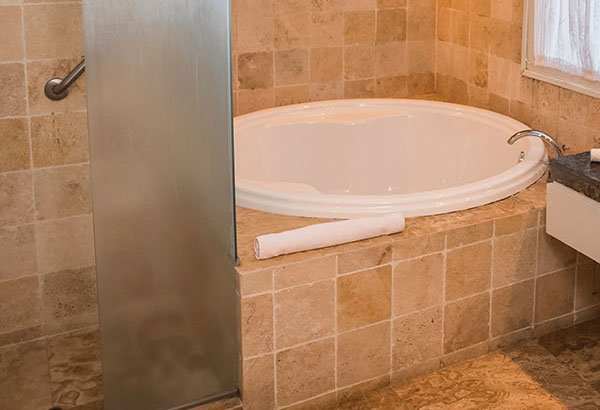 Hotel Shower & Tub Surrounds—Vanities International